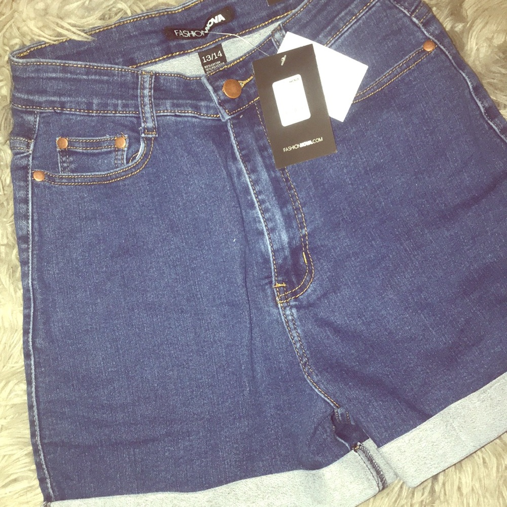 High waisted fashion Nova shorts NEW